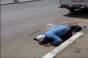 متابعة أعمال النظافة اليومية بالحى 