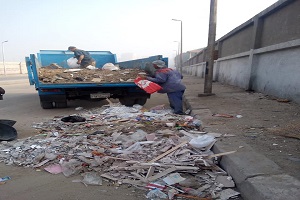 حمله لرفع المخلفات والقمامة ببعض شوارع الحي