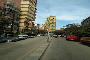 إزالة الإعلانات المخالفة بشارع أحمد زكي بالبساتين