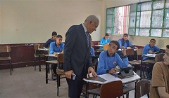 مدير تعليم العاصمة يتفقد سير أعمال الامتحانات بمدرسة الطبري الثانوية بنين