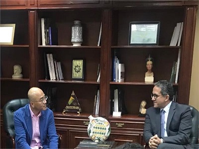 «العناني» يبحث استخدام التقنيات الحديثة للإرتقاء بالخدمات السياحية