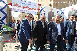  محافظ القاهرة يفتتح معرضًا لبيع السلع الغذائية بسعر المصنع بعين شمس