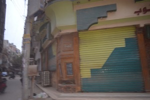 استمرارية حملات المتابعة لمواعيد فتح وغلق المحلات التجاريه