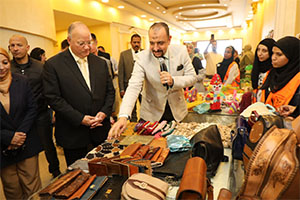 محافظ القاهرة يفتتح معرض الأسر المنتجة بحي الخليفة 