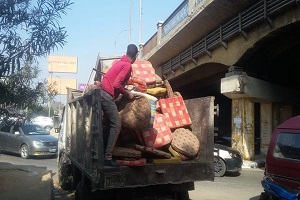 حملة مكبرة لإزالة الإشغالات لخلق بيئة حضارية بالحي