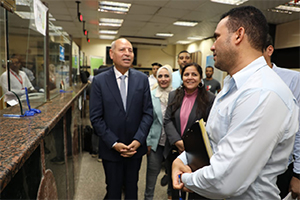 محافظ القاهرة يتفقد المركز التكنولوجي بحي النزهة 