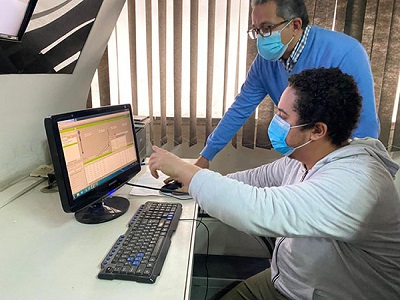 وزير السياحة والآثار يتفقد أعمال مركز تتبع المركبات السياحية GPS التابع للوزارة