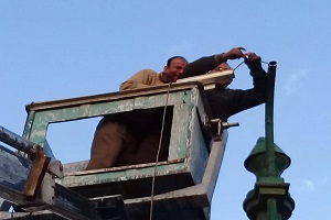 تكثيف المرور على الشوارع وتنفيذ أعمال الإنارة والصيانة بحي الخليفه