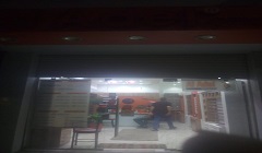 الحي يتابع فصل الكهرباء عن إعلانات الشوارع ترشيدًا للاستهلاك