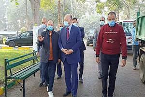 محافظ القاهرة يتفقد أعمال التطوير بحديقة الطفل بمدينة نصر ويهنئ العاملين بالعام الجديد