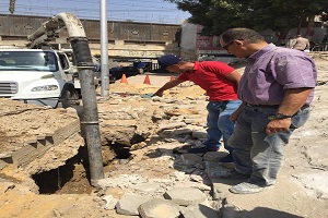 حملات استكمال أعمال الصرف الصحي ببعض شوارع الحي