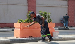 ترميم وإعادة دهان الفازات الديكورية بطول طريق صلاح سالم