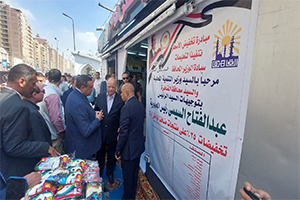 وزير التنمية المحلية ومحافظ القاهرة يتفقدان عدد من منافذ بيع السلع الغذائية بالعاصمة