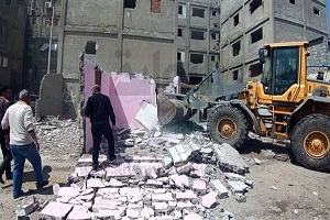 إزالة مبانيٍ مخالفة في حملة موسعة بالحي