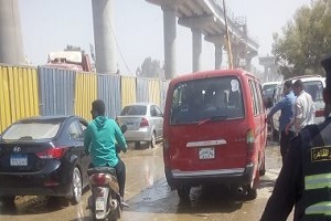 توقف حركة المرور بميدان فونتا فى المعادى بسبب كسر ماسورة مياه