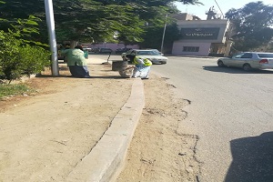 حملة نظافة مكبرة لإزالة المخلفات والتراكمات ببعض شوارع الحي