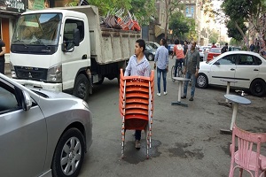 حملة لرفع إشغالات مقاهي شارعي فهمي ونوبار
