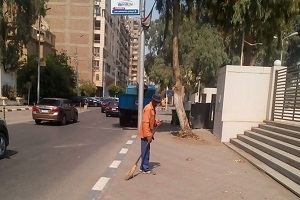 أعمال نظافة ورفع مخلفات بالحى