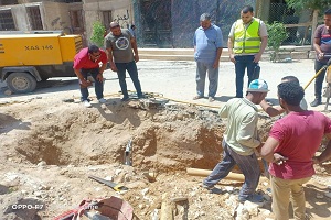 الإنتهاء من إصلاح كسر ماسورة غاز طبيعي بالحي