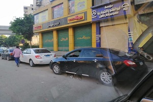 رئيس حي الساحل يتابع تنفيذ قرارات غلق المحلات التجاريه