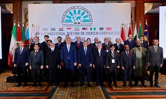 اعتماد "إعلان القاهرة" خلال الجلسة الختامية للاجتماع الوزاري الرابع لوزراء السياحة بدول منظمة D-8
