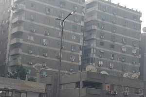 أصلاح أسلاك كهربائية بداخل اعمدة الانارة بالمنطقة السادسة