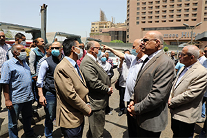 محافظ القاهرة يتفقد موقف عبد المنعم رياض لمتابعة الإلتزام بعدم رفع تعريفة الركوب
