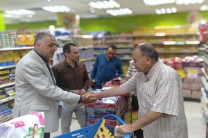 نائب محافظ القاهرة يتفقد محلات السوبر ماركت بنطاق حي شبرا 