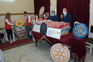 توزيع 100 بطانية على الجمعيات الأهلية بالحي  