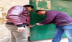 حمله لتنفيذ قرارات غلق المحلات المخالفه ببعض شوارع الحي