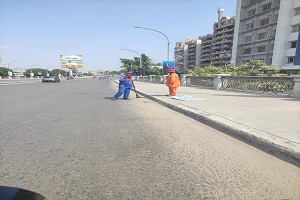 حملات مكثفه دوريه لرفع كفاءة مستوى النظافه بالحي