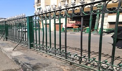 الانتهاء من اصلاح الاسوار الحديدية بطريق الدراسة