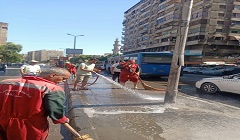 حملات نظافة وغسيل وتطهير البلدورات والأرصفة بشارع بورسعيد وتفرعاته