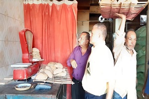 حملة مرور على المجمعات الاستهلاكية والمخابز 