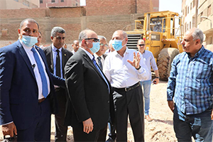 محافظ القاهرة يتفقد أعمال الإزالة الجارية بحي النزهة