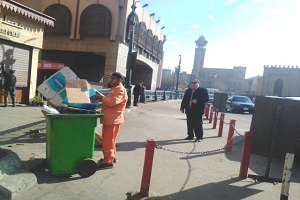 إستمرار أعمال النظافة بالحي تحت إشراف السيد رئيس الحي