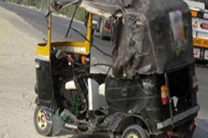 ضبط 10 "تكاتك" مخالفة بميدان المحطة في حي حلوان