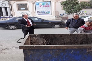 متابعة اعمال النظافة بالحي 