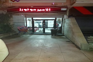 حملات ليلية لغلق المحال التجارية بالحي