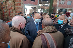 جولة تفقدية لمحافظ القاهرة بسوق العبور للتأكد من توافر السلع