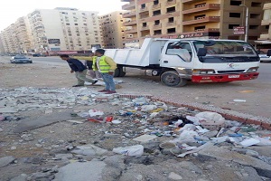 رفع مخلفات القمامة من شوارع النادي والقنال بالمعادي