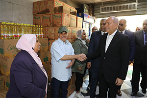 محافظ القاهرة يتفقد منافذ بيع السلع بالمنطقة الجنوبية