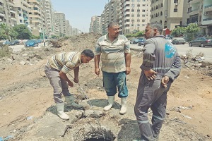 استكمال اعادة تطهير بالوعات الأمطار وتطهير مطابق الصرف الصحى 