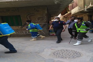  حي التبين يقوم برش وتطهير وتعقيم شوارع الحي والجوامع