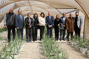 محافظ القاهرة يتفقد تجربة زراعة اعلى اسطح عقارات مدينة الاسمرات