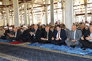  نائبًا عن الرئيس.. محافظ القاهرة يؤدي صلاة الجمعة الأخيرة من شهر رمضان المعظم