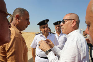 محافظ القاهرة يتفقد المحاور الرابطة بين شرق العاصمة بجنوبها