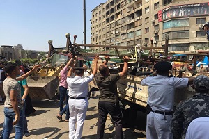 حملة لرفع الإشغالات بشوارع الحي