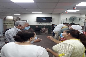 متابعة سير انتظام العمل والتأكد من إتخاذ كافة الإجراءات الاحترازية 