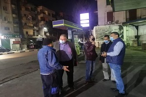 المرور ليلاً لمتابعة الأعمال بالحي